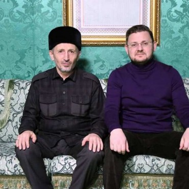 Мэр Махачкалы передал Муфтияту РД полный пакет документов на земельный участок с духовно-просветительским центром